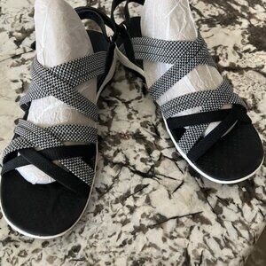 Skechers Outdoor Lifestyle Black/White Sandals Adjustable Velcro Close Size 10